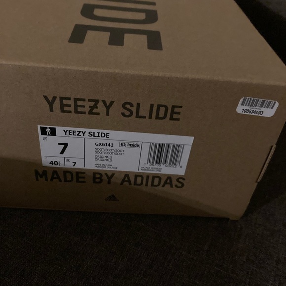 Yeezy slides - Picture 6 of 7